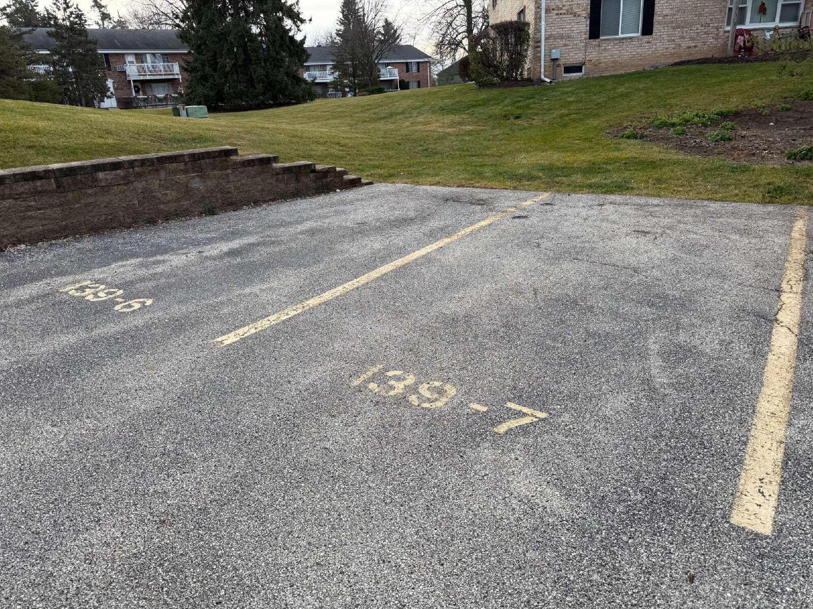 139 Heidel Road, Unit 7 Thiensville, WI 53092 - Photo 6 of 6 outdoorparking