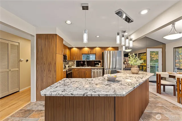 $1,125,000 | 118 168th Avenue Northeast, Bellevue, WA 98008