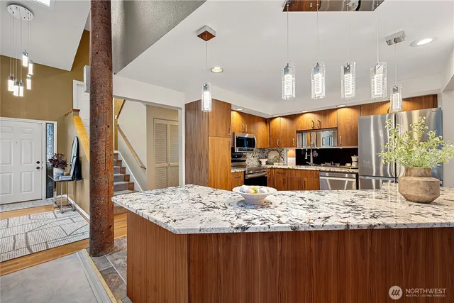 $1,125,000 | 118 168th Avenue Northeast, Bellevue, WA 98008