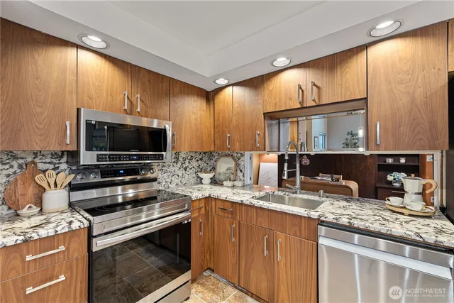 $1,125,000 | 118 168th Avenue Northeast, Bellevue, WA 98008