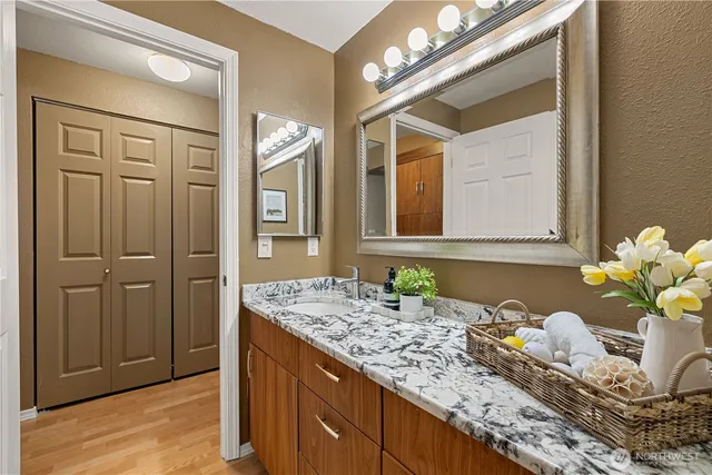 $1,125,000 | 118 168th Avenue Northeast, Bellevue, WA 98008