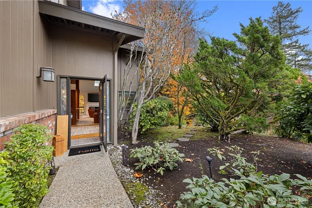 $1,125,000 | 118 168th Avenue Northeast, Bellevue, WA 98008