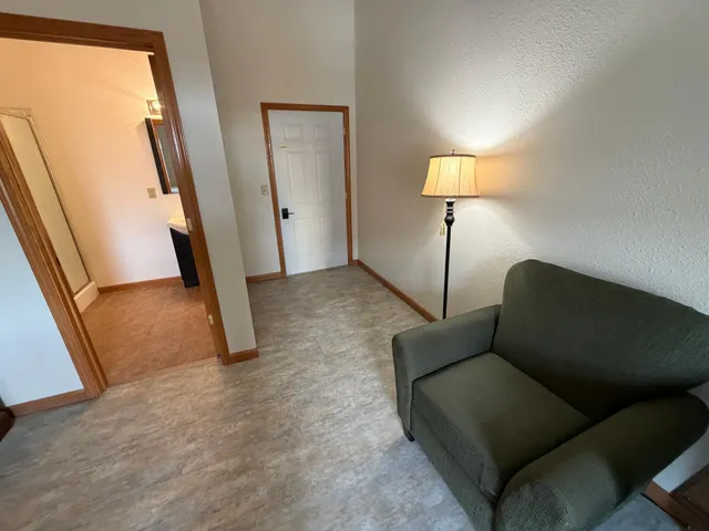 $800 | 542 Benson Avenue Southwest, Unit ENSUITE 220, Willmar, MN 56201