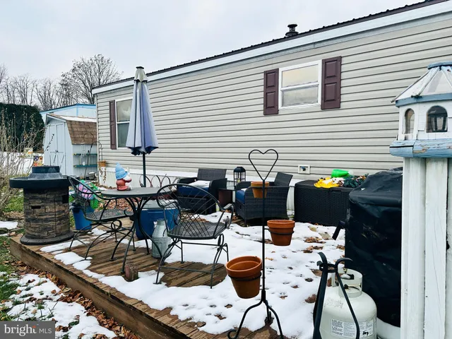 a view of a dinning tables and chairs in a patio