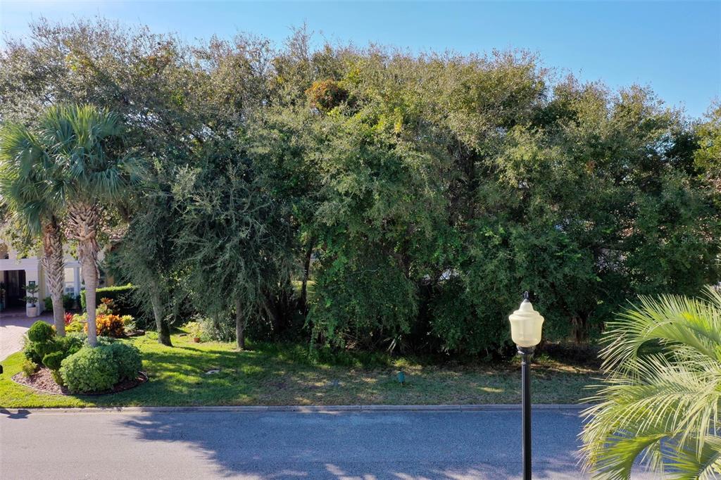 8 Flagship Drive Palm Coast, FL 32137 - Photo 21 of 31 a backyard of a house with fountain table and chairs