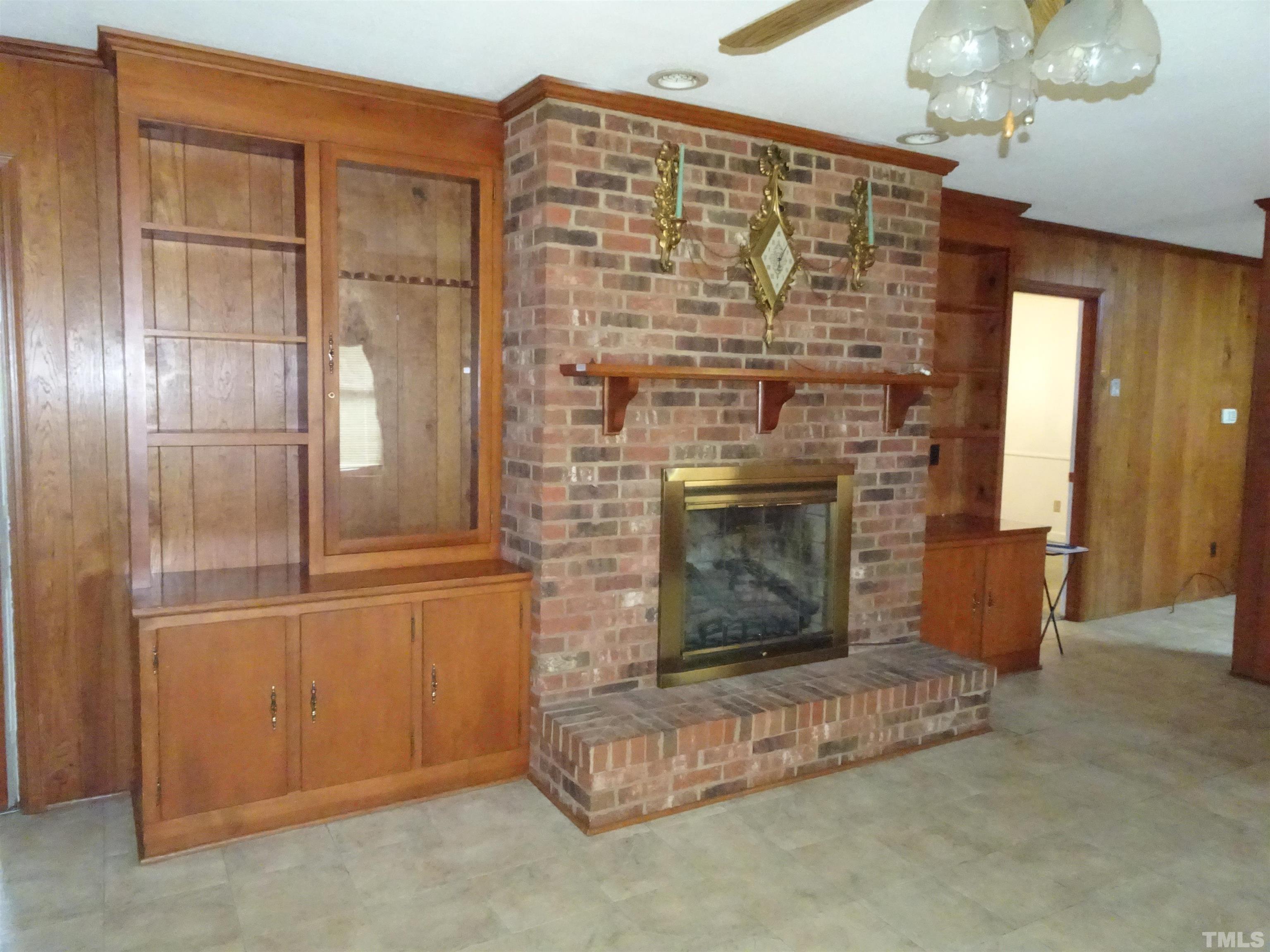 1619 Warrenton Road Henderson, NC 27537 - Photo 12 of 51 The family room has a fireplace with gas logs and a built in cabinet