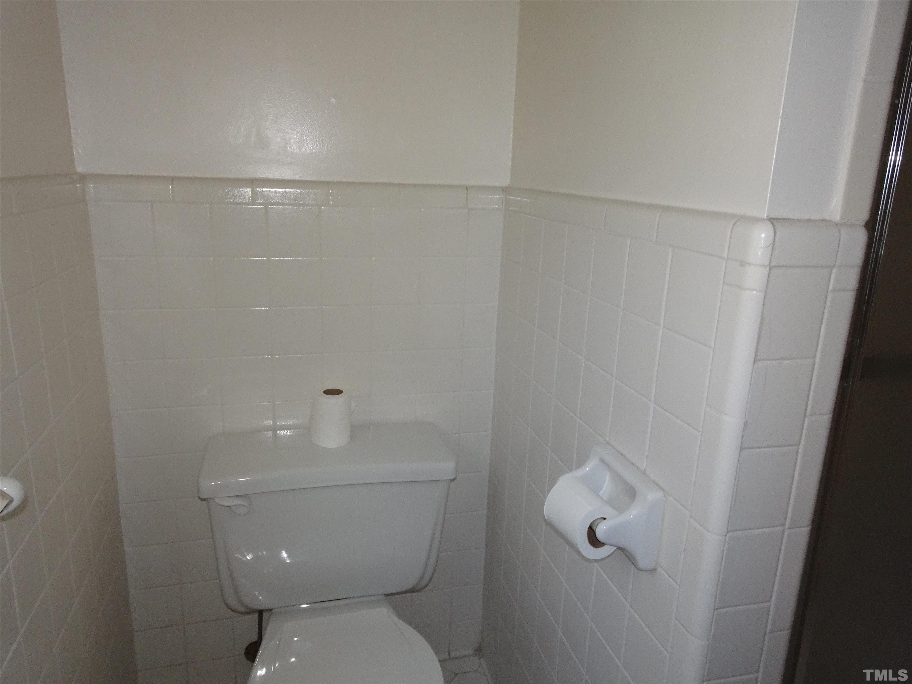 1619 Warrenton Road Henderson, NC 27537 - Photo 20 of 51 Master bath has a tub and ceramic tile