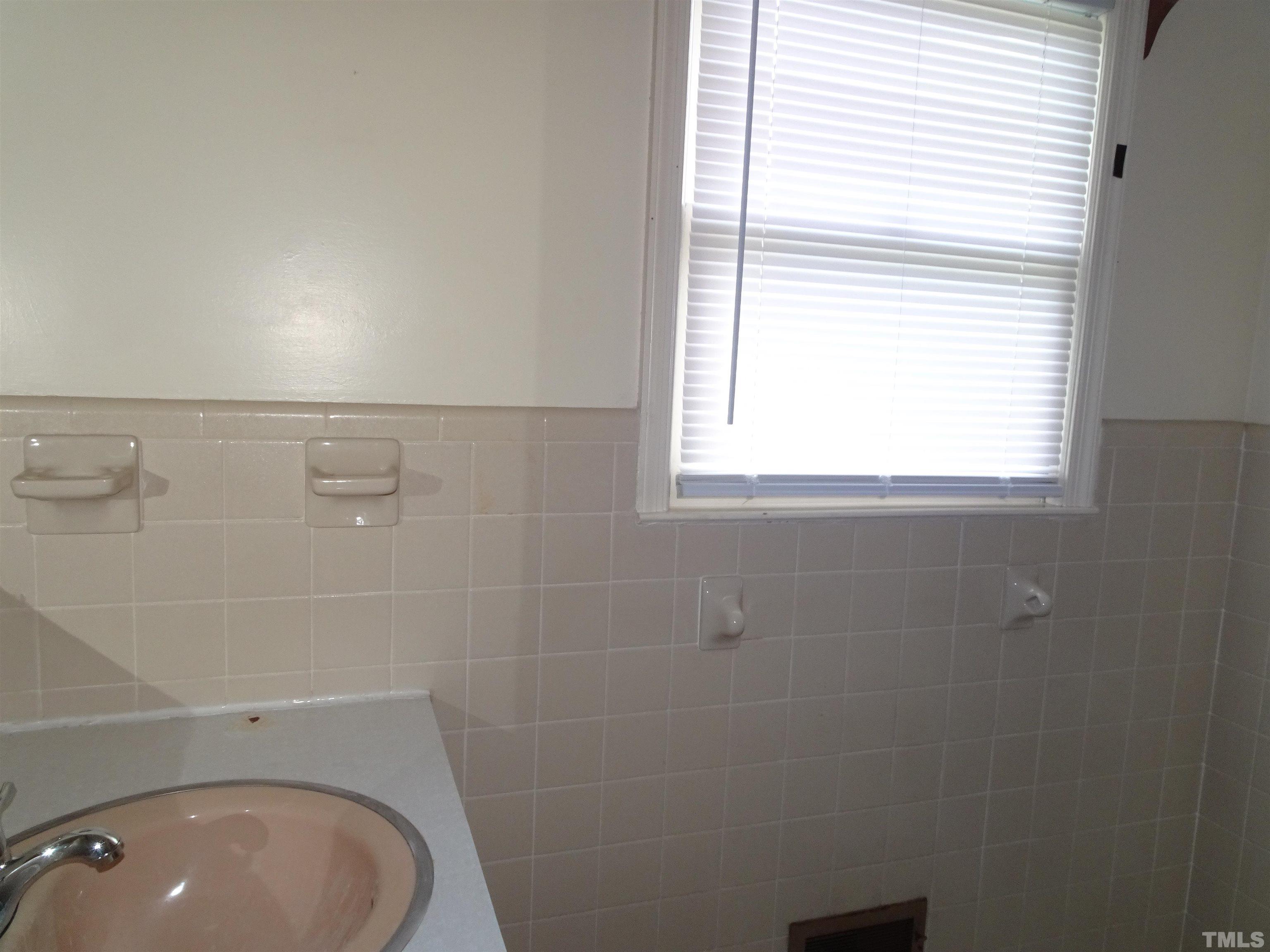 1619 Warrenton Road Henderson, NC 27537 - Photo 21 of 51 Off the hall on the right with tub and vanity