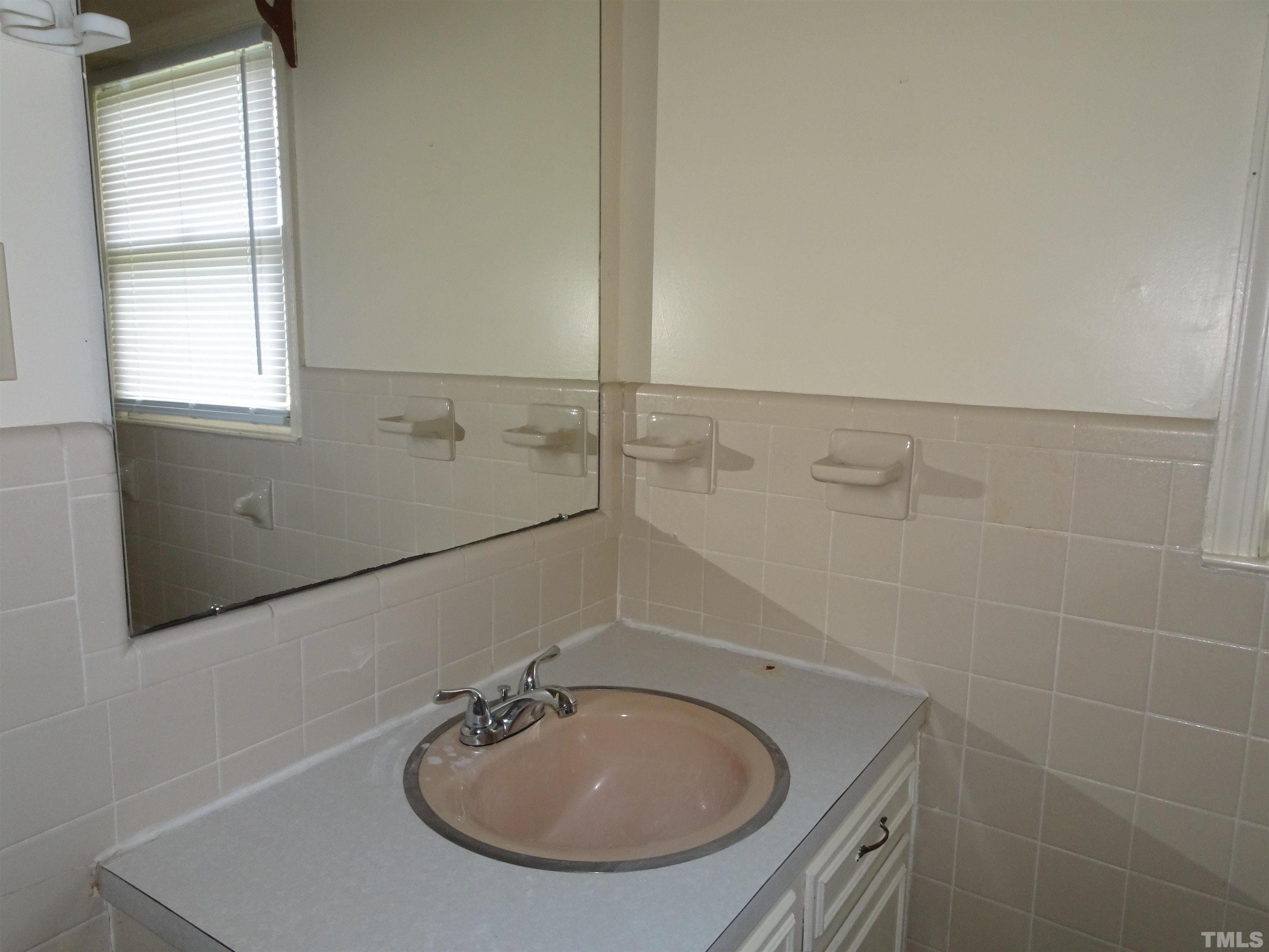 1619 Warrenton Road Henderson, NC 27537 - Photo 26 of 51 This bathroom has ceramic tile, tub, vanity and toilet.
