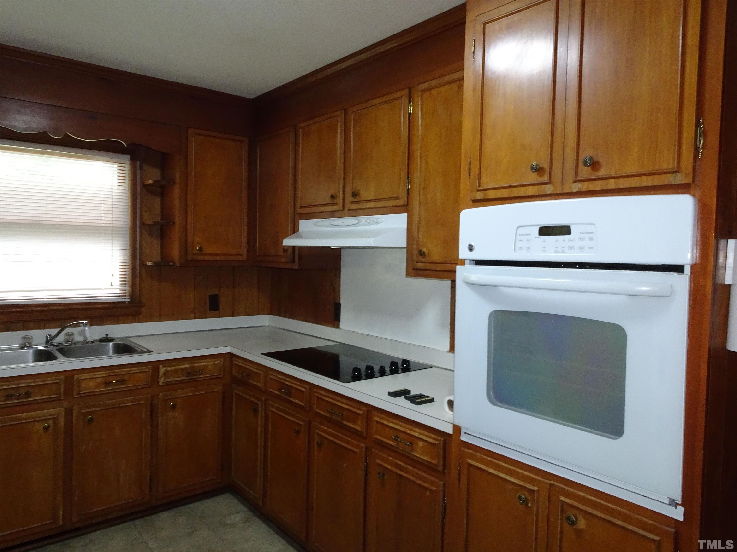 1619 Warrenton Road Henderson, NC 27537 - Photo 7 of 51 Equipped with cooking surface and separate oven