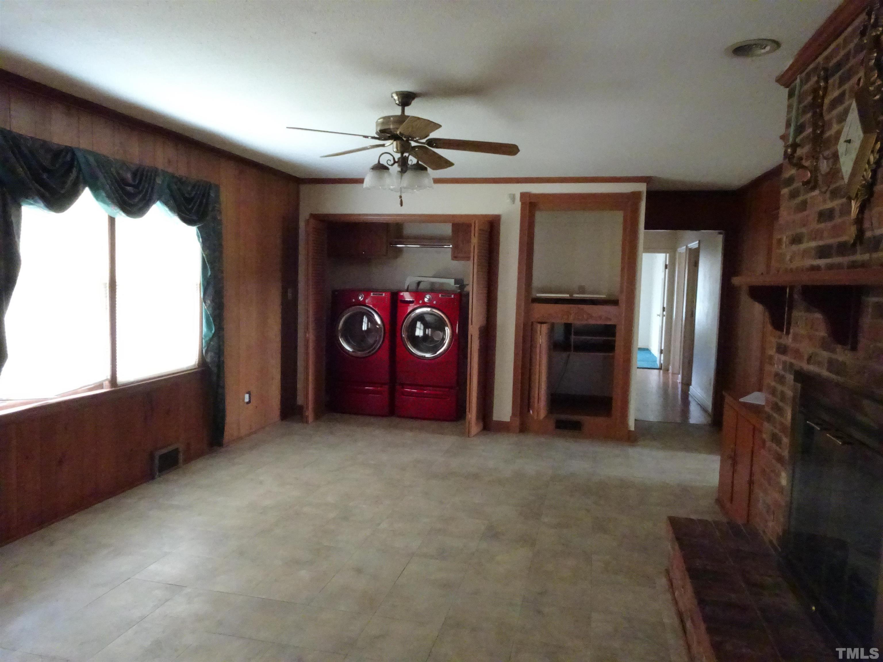 1619 Warrenton Road Henderson, NC 27537 - Photo 10 of 51 The family room has a large window on the back of the house