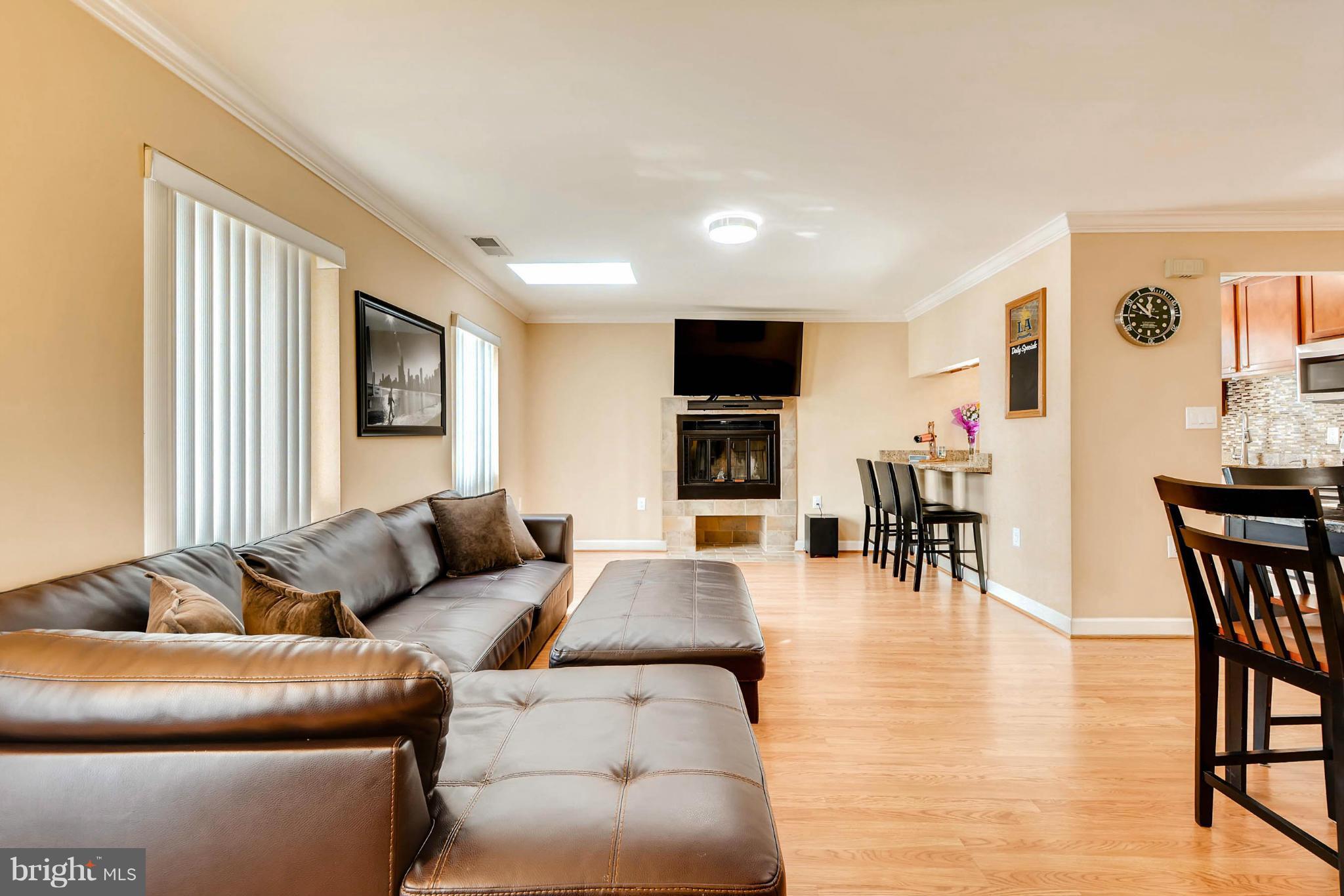 620 Charles Street, Unit R33 Baltimore, MD 21230 - Photo 8 of 27 a living room with furniture and wooden floor