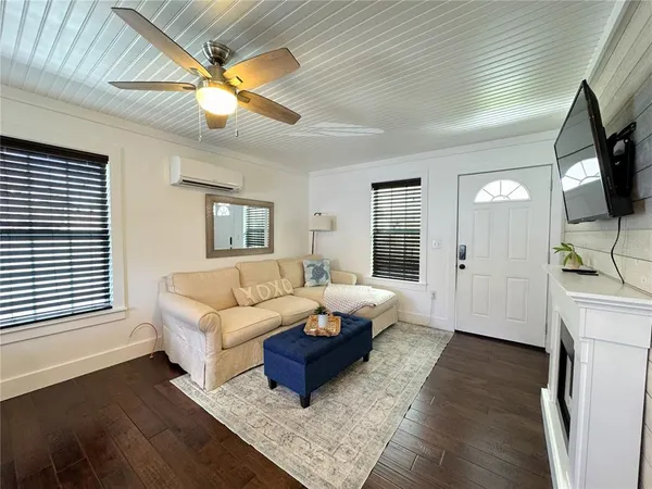 $3,000 | 222 Northeast 1st Avenue, Crystal River, FL 34429