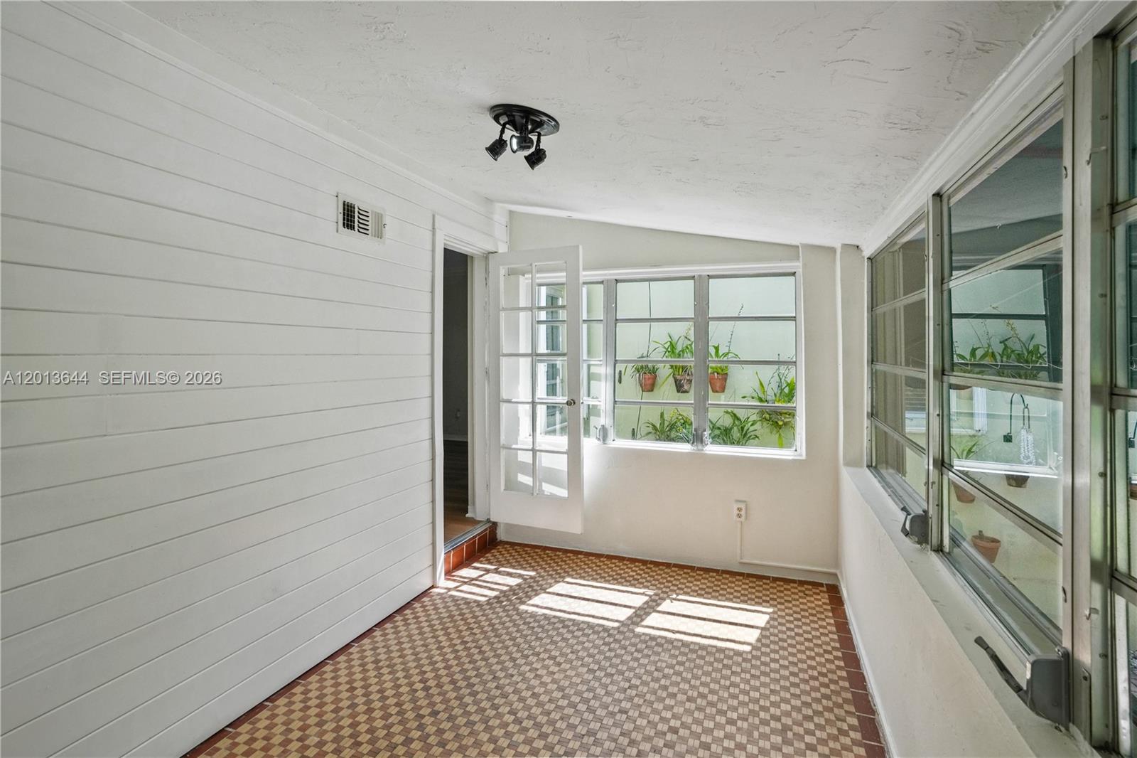 2460 Southwest 24th Street Miami, FL 33145 - Photo 37 of 47