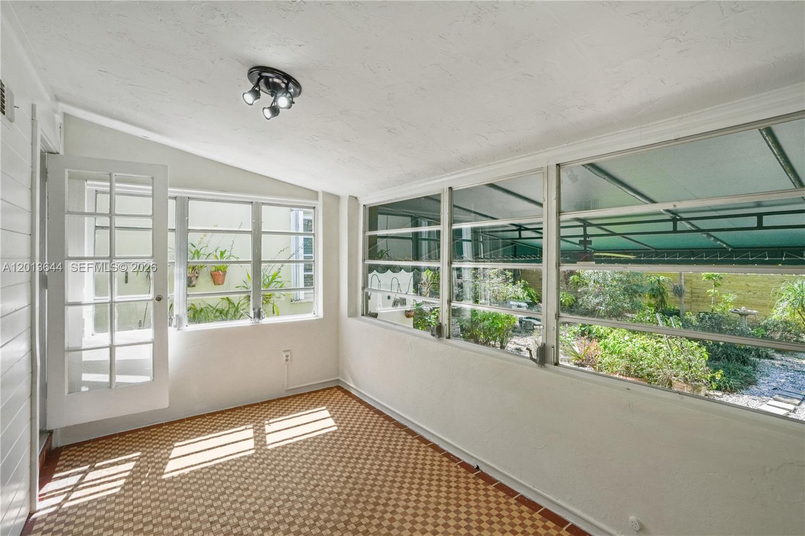 2460 Southwest 24th Street Miami, FL 33145 - Photo 38 of 47