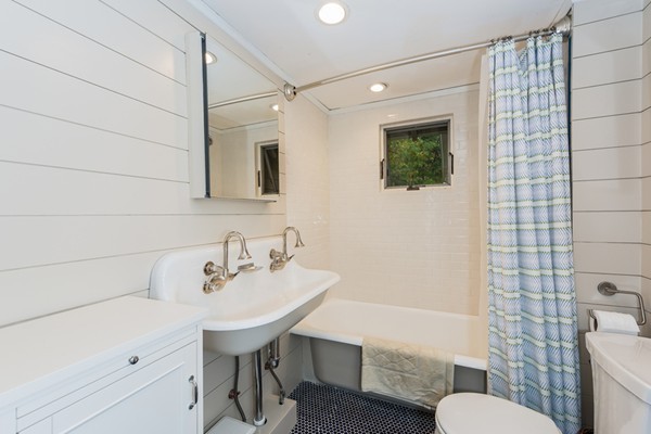 11 Chisholm Road Winchester, MA 01890 - Photo 18 of 29 Gallery Image 18
