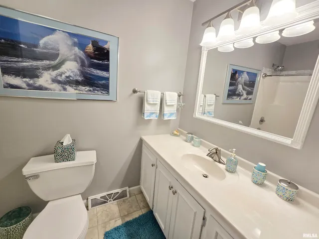 $184,900 | 1782 Frazier Avenue, Centralia, IL 62801