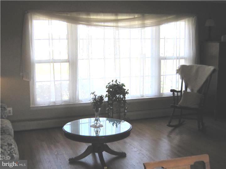 1217 Dennis Road Southampton, PA 18966 - Photo 8 of 24 Living Room