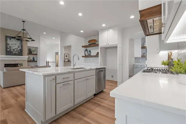 $794,900 | 1600 Northeast Park Springs Terrace, Lee's Summit, MO 64064