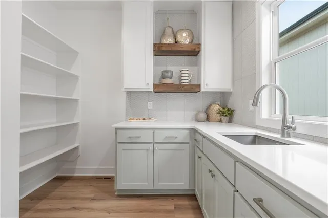 $794,900 | 1600 Northeast Park Springs Terrace, Lee's Summit, MO 64064