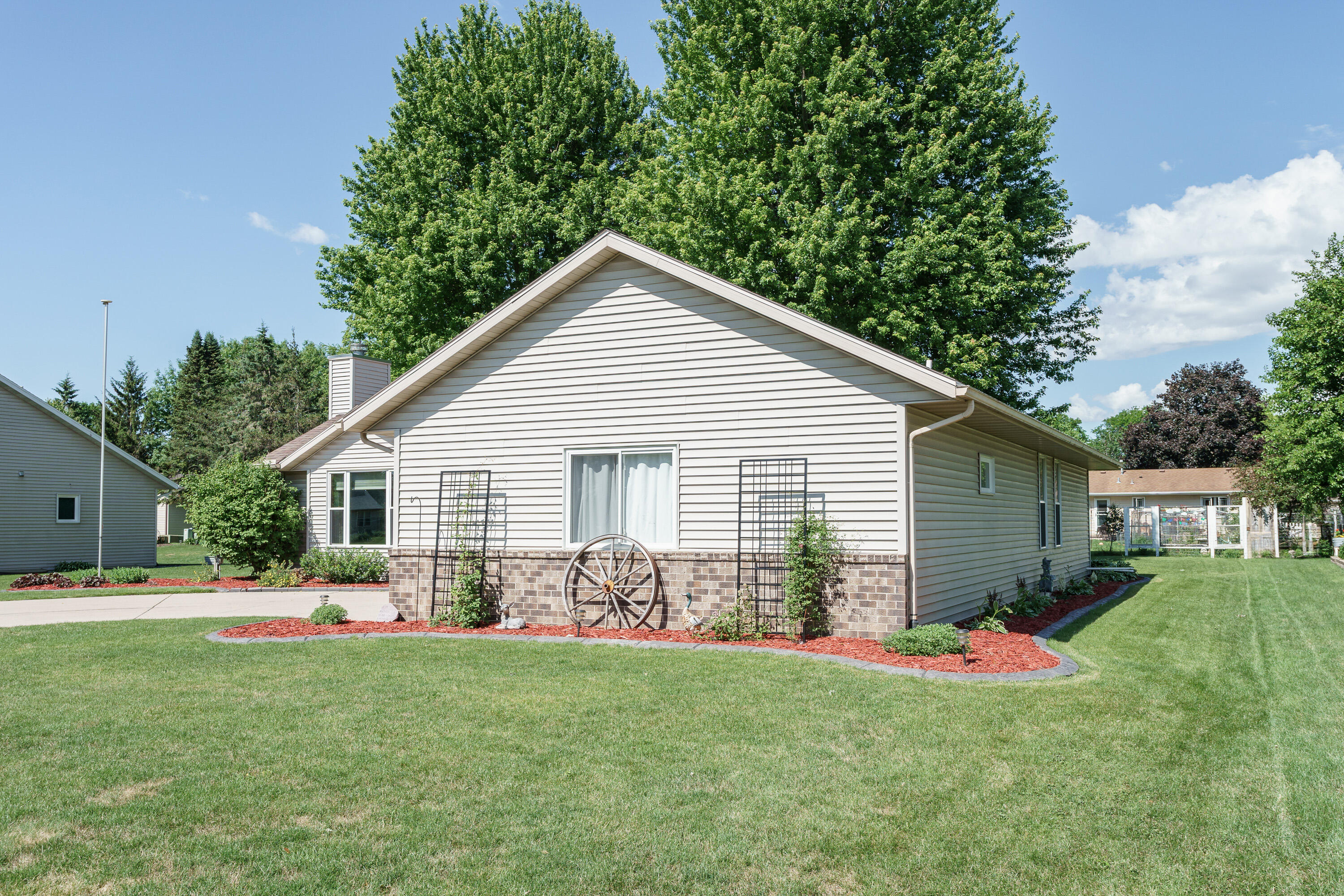 706 Woodbridge Trail Watertown, WI 53094 - Photo 2 of 38 Attractive landscaping