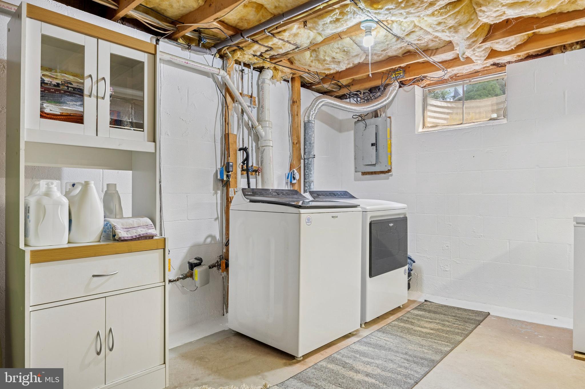 984 Rill Road Reading, PA 19606 - Photo 22 of 26 a utility room with cabinets and washer