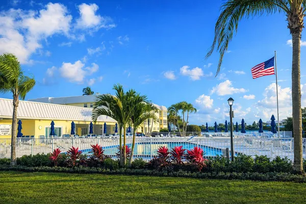 $239,900 | 19 Colonial Club Drive, Unit 105, Boynton Beach, FL 33435