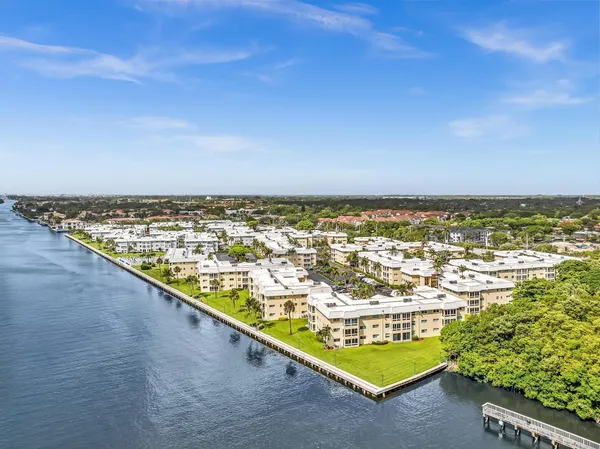 $239,900 | 19 Colonial Club Drive, Unit 105, Boynton Beach, FL 33435