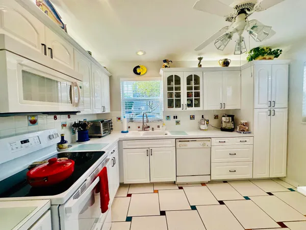 $239,900 | 19 Colonial Club Drive, Unit 105, Boynton Beach, FL 33435