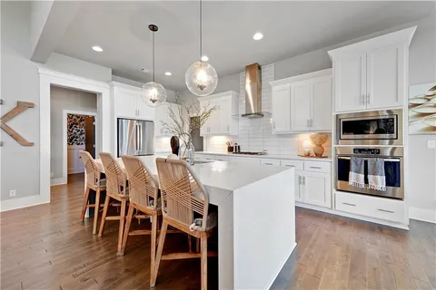 $1,080,000 | 11510 West 157th Terrace, Overland Park, KS 66221