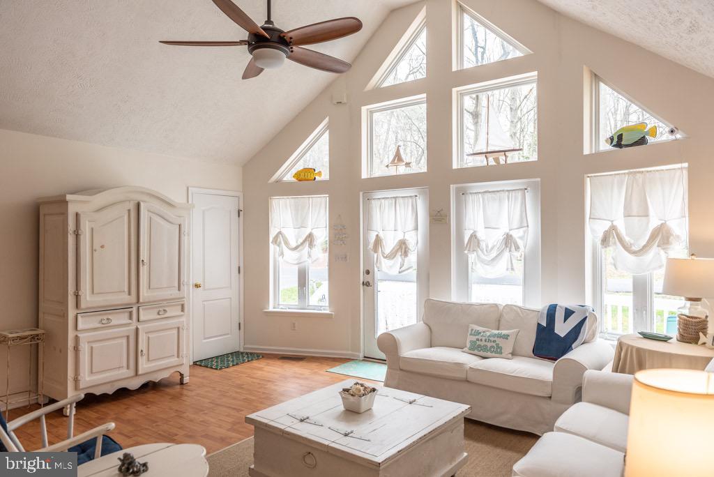 211 Windjammer Road Ocean Pines, MD 21811 - Photo 4 of 68 Beautiful windows