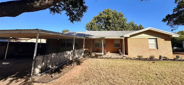 $239,000 | 506 West Morris Street, Seymour, TX 76380