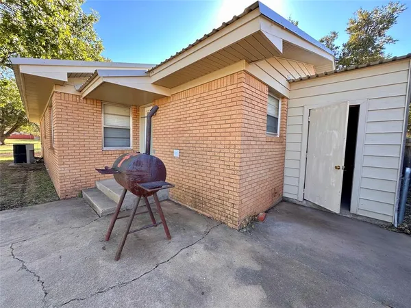 $239,000 | 506 West Morris Street, Seymour, TX 76380