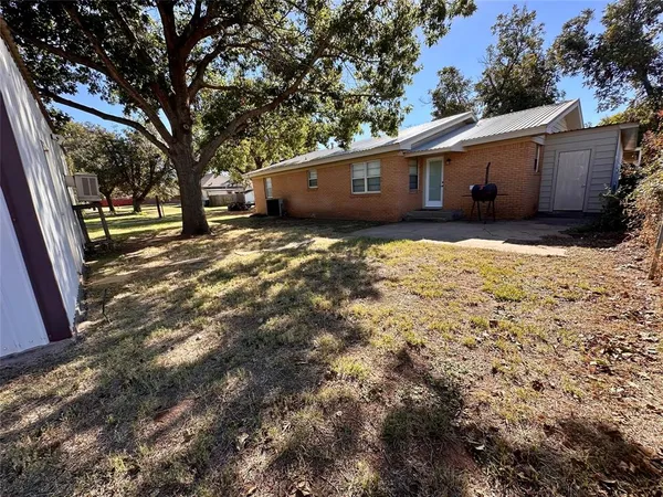 $239,000 | 506 West Morris Street, Seymour, TX 76380