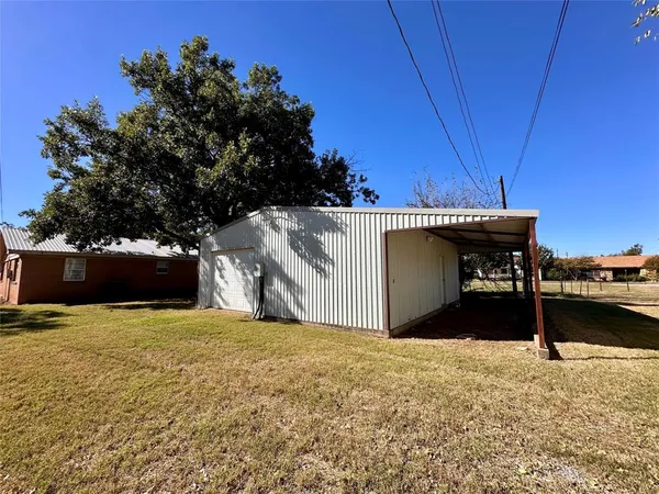 $239,000 | 506 West Morris Street, Seymour, TX 76380