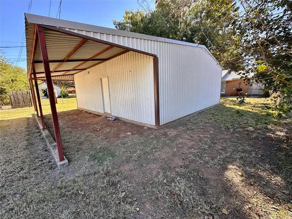 $239,000 | 506 West Morris Street, Seymour, TX 76380