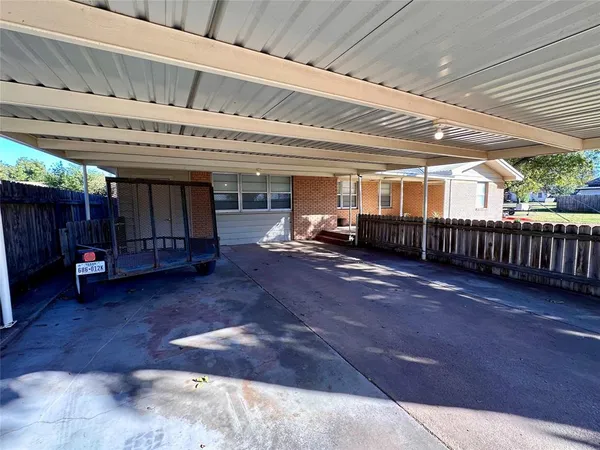 $239,000 | 506 West Morris Street, Seymour, TX 76380