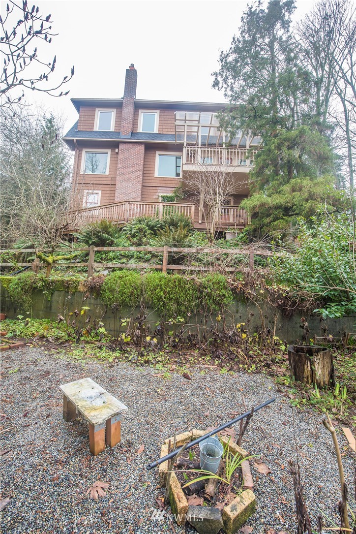 412 36th Avenue Seattle, WA 98122 - Photo 2 of 25 a front view of a house with a yard