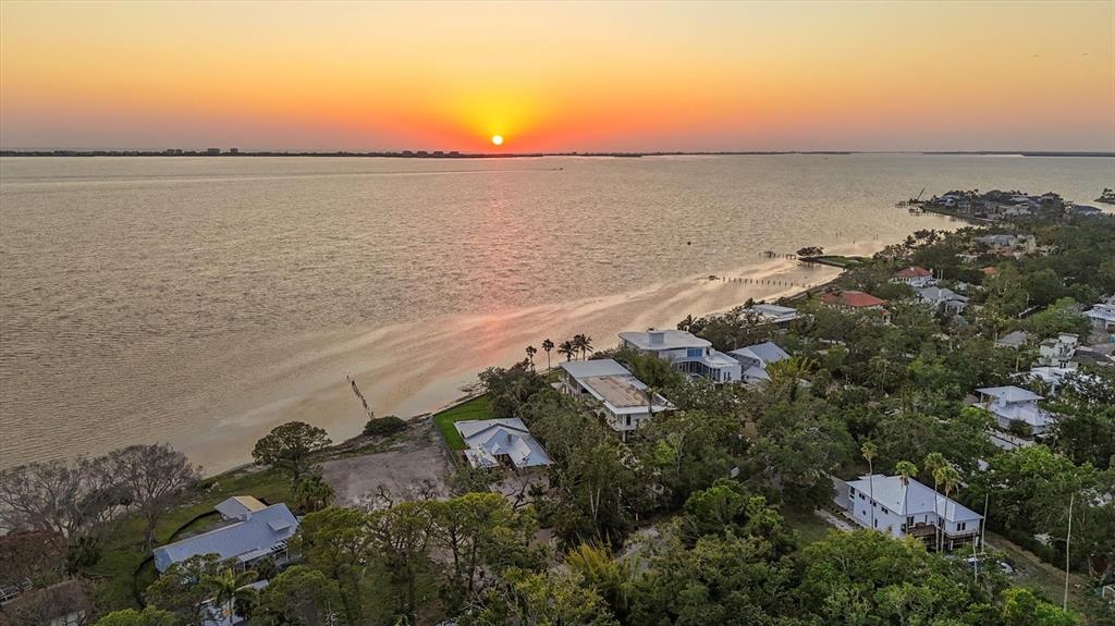3931 Bay Shore Road Sarasota, FL 34234 - Photo 5 of 60 Gallery Image 5
