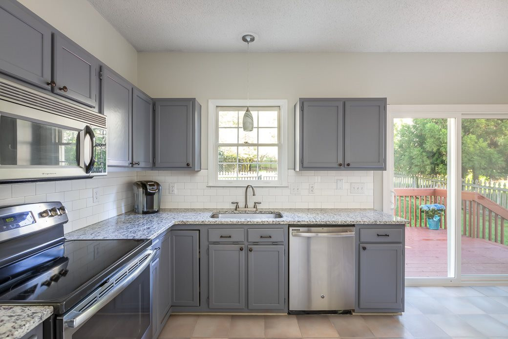 New GRANITE countertops and SUBWAY TILE backsplash with stainless appliances Kitchen