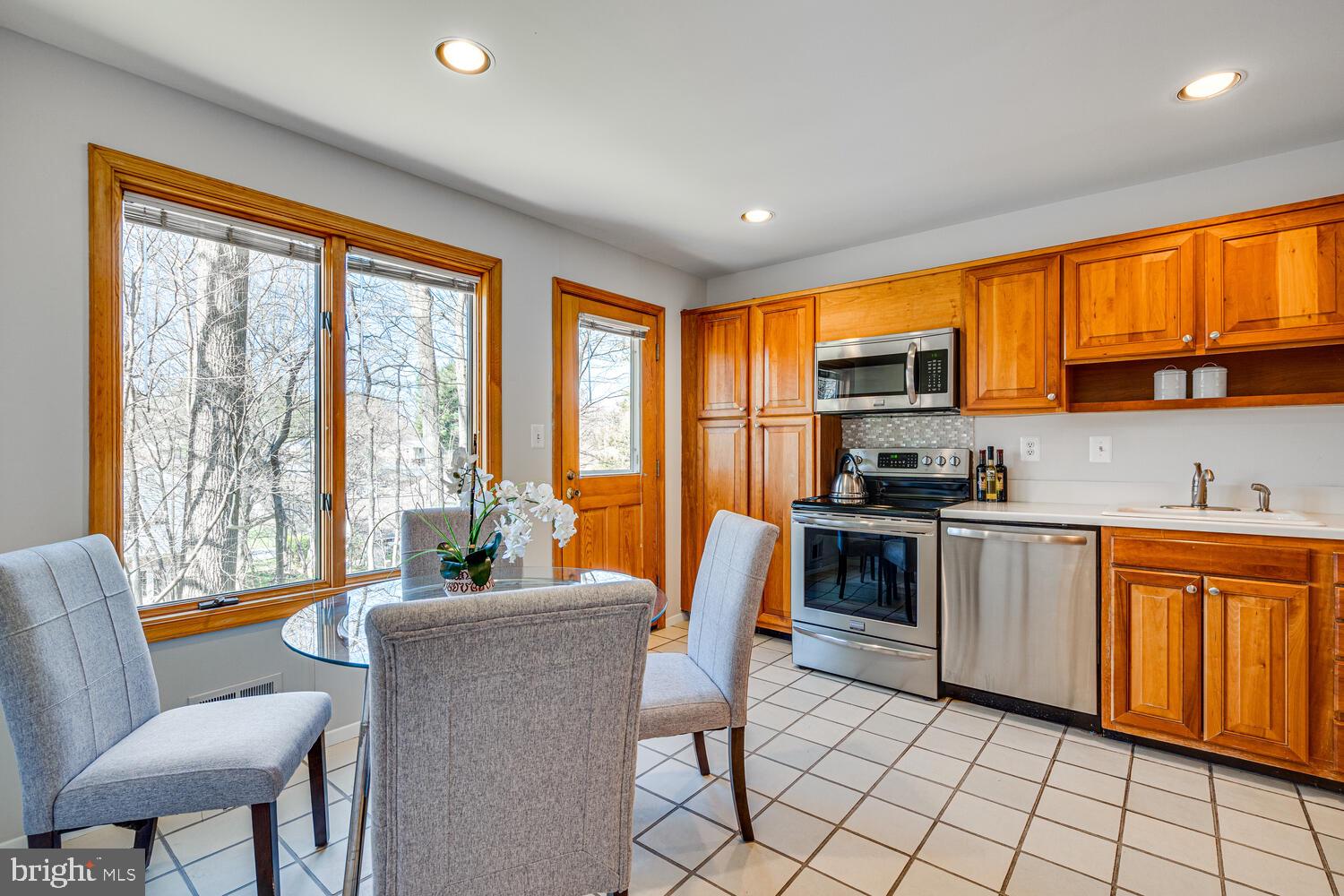 12816 Middlevale Lane Silver Spring, MD 20906 - Photo 16 of 53 Kitchen