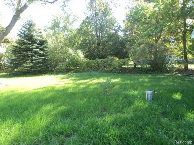 307 South Allen Road St. Clair, MI 48079 - Photo 31 of 37 307 S ALLEN 021.JPG