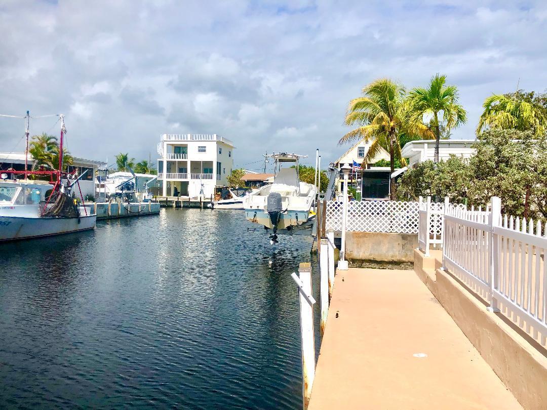 16 Grassy Road Key Largo, FL 33037 - Photo 2 of 22 Dock