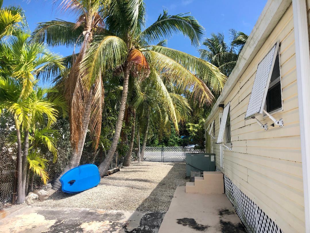 16 Grassy Road Key Largo, FL 33037 - Photo 20 of 22 Side Yard