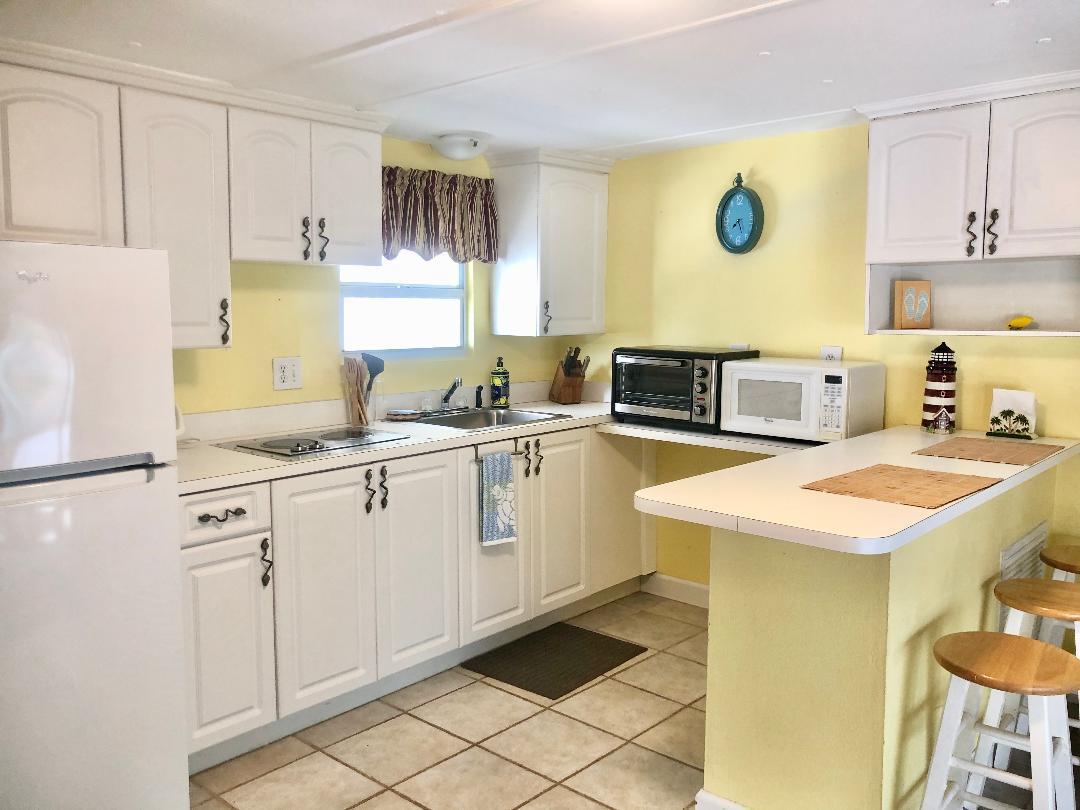 16 Grassy Road Key Largo, FL 33037 - Photo 5 of 22 Kitchen