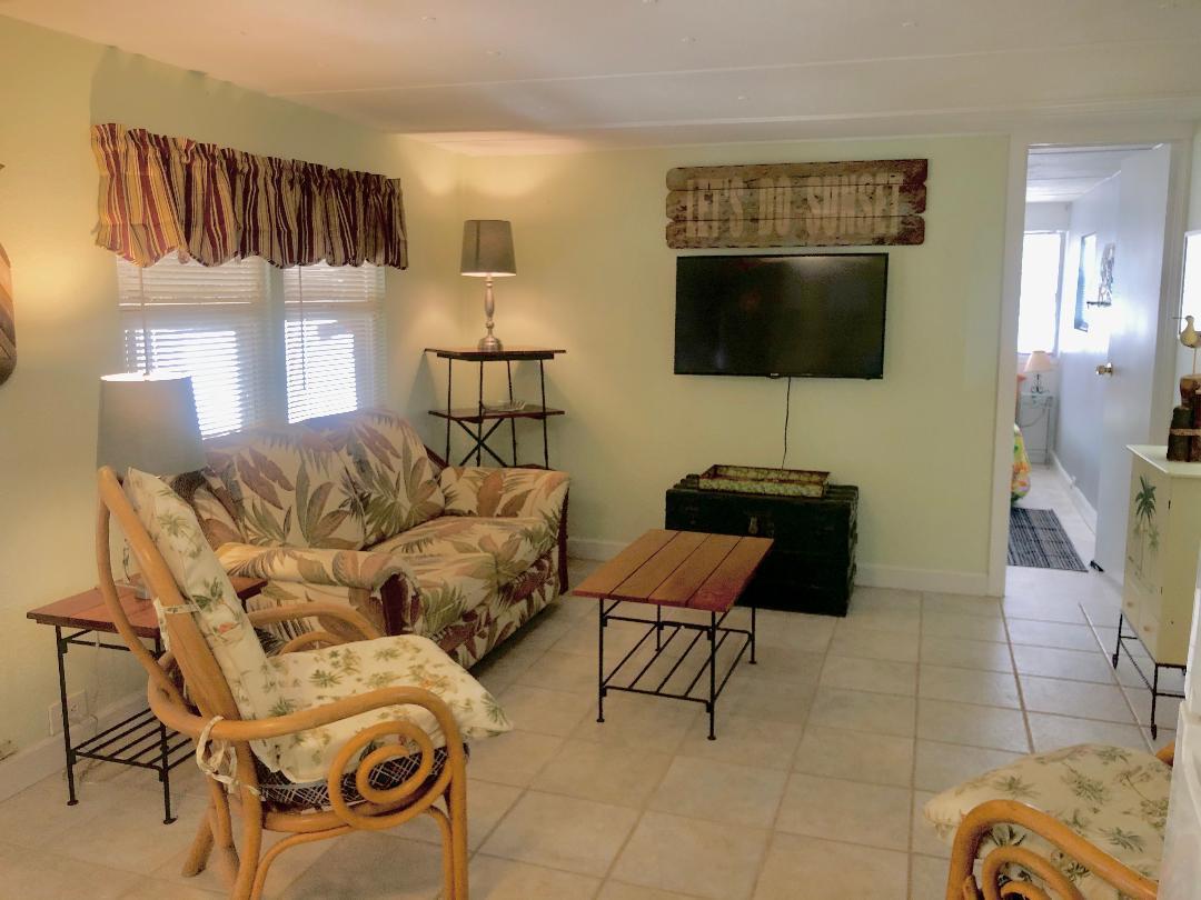 16 Grassy Road Key Largo, FL 33037 - Photo 8 of 22 Living Room