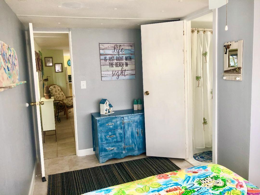 16 Grassy Road Key Largo, FL 33037 - Photo 10 of 22 Bedroom 1 with bathroom