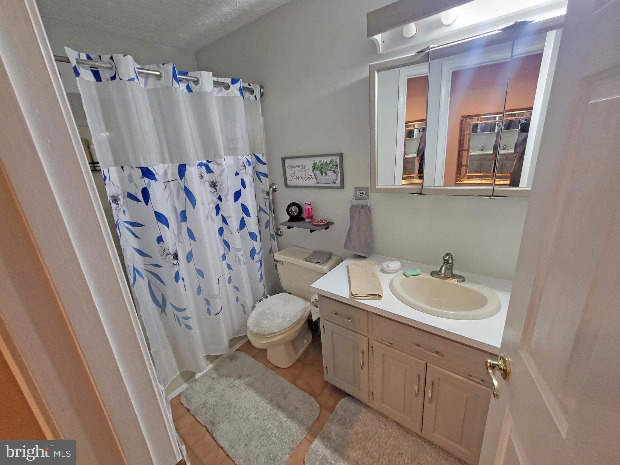 267 Stonegate Circle South Chambersburg, PA 17201 - Photo 17 of 27 Full bath upstairs