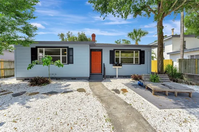 $2,300 | 828 22nd Avenue North, Unit EAST, St. Petersburg, FL 33704