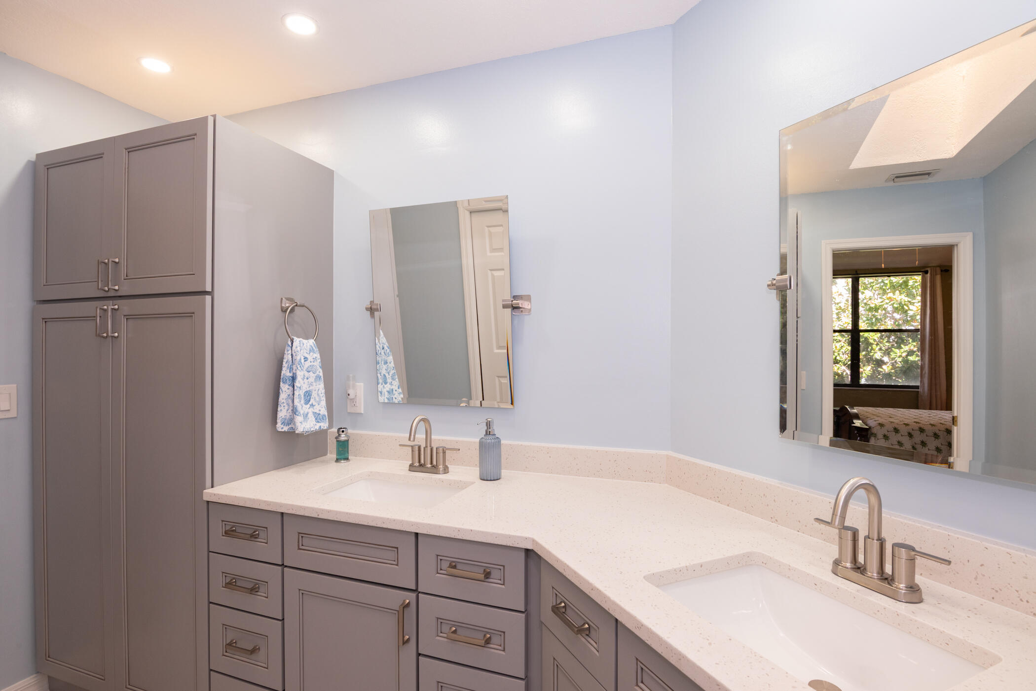 6041 Southeast Landing Way, Unit 17 Stuart, FL 34997 - Photo 19 of 37 a bathroom with a sink and a mirror
